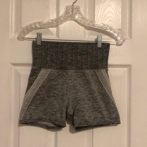 Athleta Agile Booty Short - Picture 3 of 5